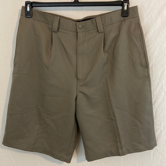 Van Heusen Other - Van Heusen Men’s Dark Tan Shorts Size 36